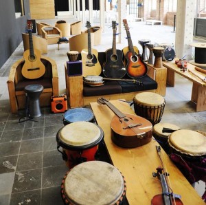 Barcelona cedirà a entitats culturals els instruments decomissats als músics de carrer